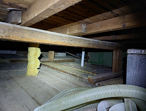 Zateplení stropu rodinného domu pomocí foukané izolace